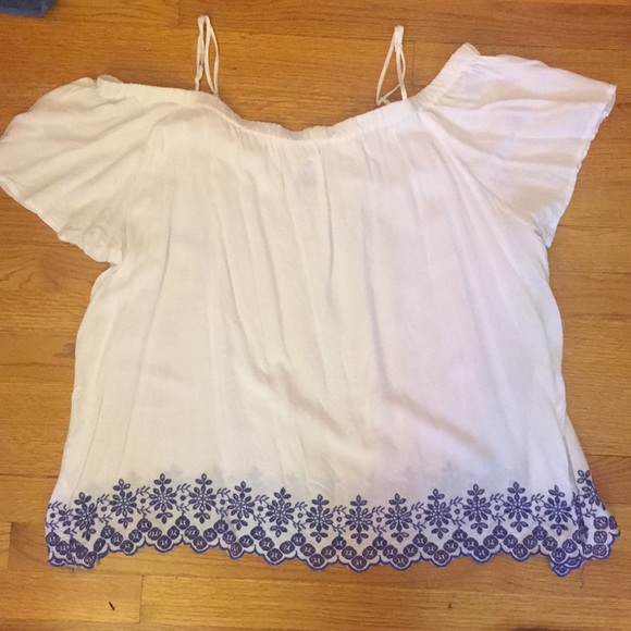 Old Navy Tops - EUC Old Navy Embroidered Cold Shoulder Blouse